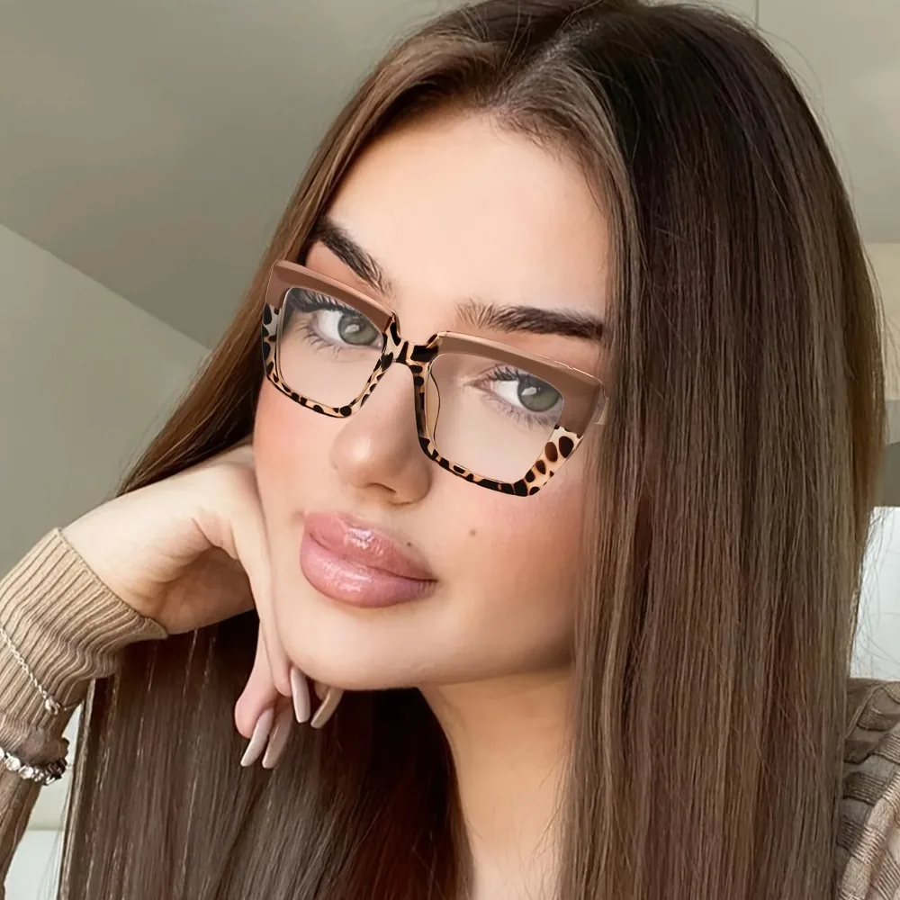 4-Piece Set of Retro Square Reading Glasses, Stylish Color Block Design, with Spring Hinges, Made of Polycarbonate Frame and Lenses, Color Random Christmas Halloween Gift Recommendation