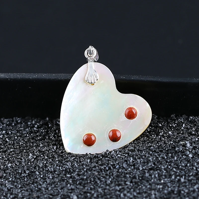 

Gemstone Shell Stone Handcarved Retro heart-shaped Pendant, 925 Sterling Silver Handmade jewelry24x23x4mm3.4g