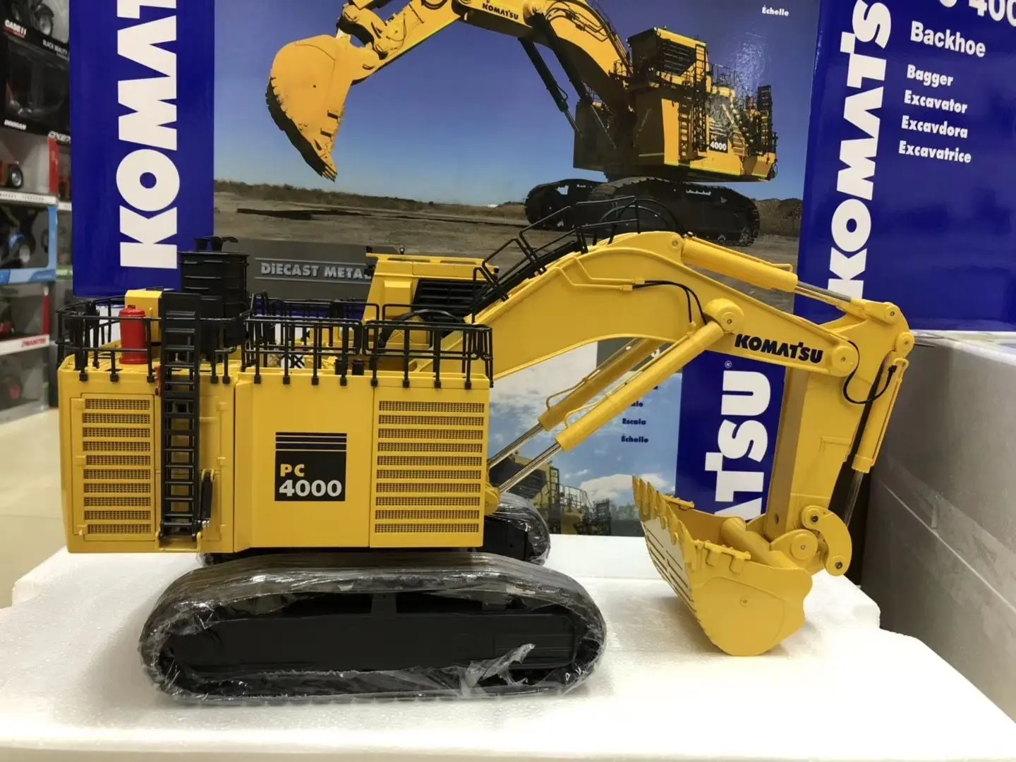 NZG Komatsu PC4000 Front Shovel 1:50 Scale DieCast Metal New in Original Box