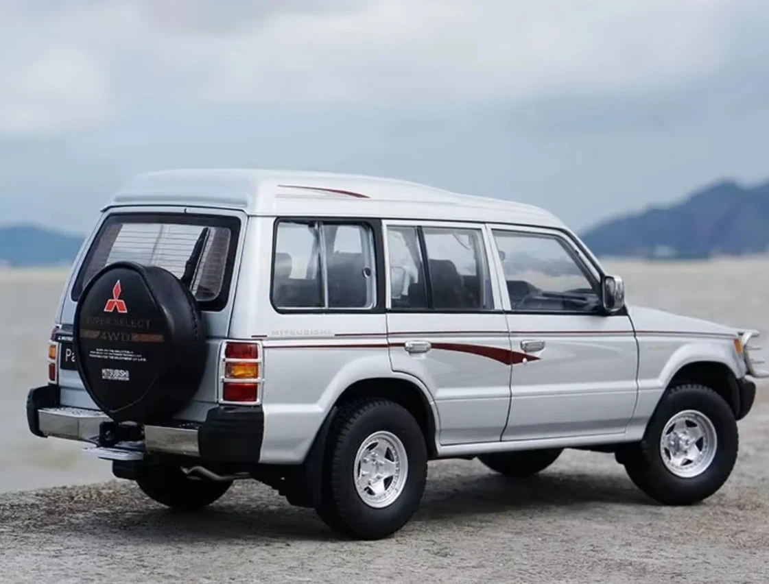 '1:18 Sunyork & MC Mitsubishi Pajero V31 Diecast Model Car  Diecast Simulation Vehicle Model