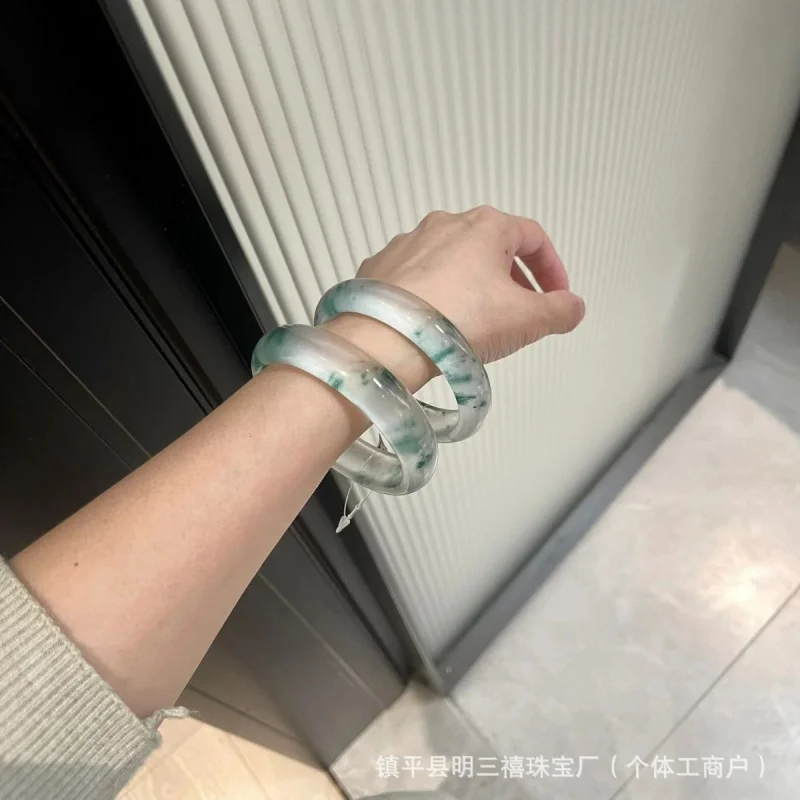 

Popular model of Duolong Ice Bracelet with Flower Pattern, Quartzite , Emerald Alternative Jade Bangle