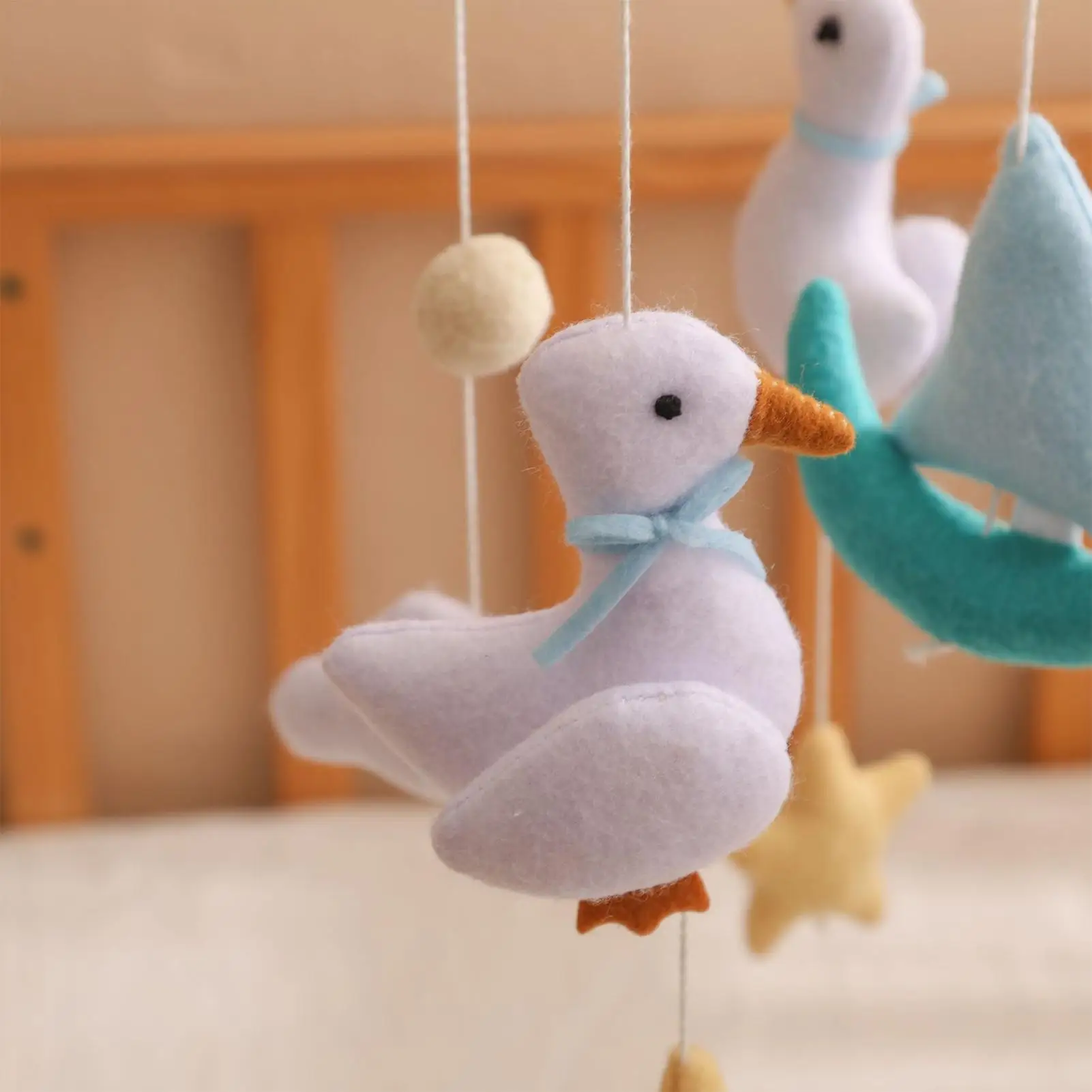 mobile-per-culla-in-feltro-a-forma-di-anatra-decorazione-rilassante-per-cameretta-mobile-da-gioco-per-culla-per-dormire-per-bambini-e-bambine-camera-da-letto-sala-giochi-casa-auto