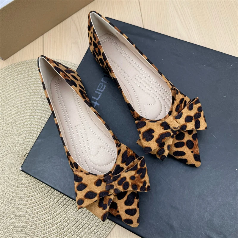 

2025 Spring New Shallow Mouth Bow Flat Single Shoes for Women Pointed Toe Soft Sole Flats Mary Jane Shoes Leopard Flock Leather