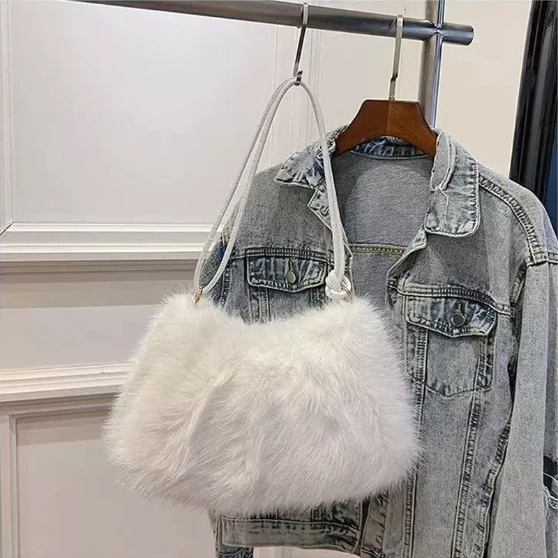 Modische, luxuriöse Plüsch-Umhängetasche aus Kunstkaninchenfell, hochwertige Damen-Tragetasche zum stilvollen Versenden von Geschenken – Detail 31