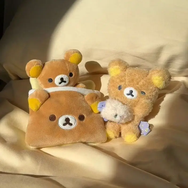 El saco de dormir Sanx Rilakkuma es adecuado para muñeca de 10cm, colgante, cama pequeña, edredón pequeño, decoración de muñeca de cama bonita de dibujos animados de felpa.