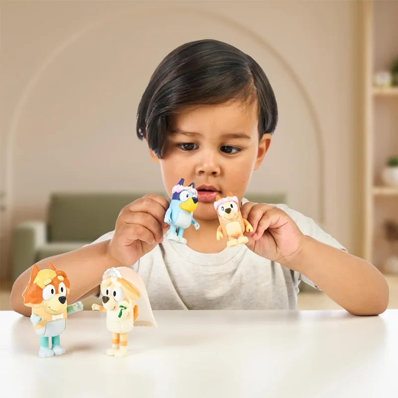 Zestaw 4 figurek Bluey (Edycja Ślubna) Figurki Rodziny Bluey Bingo Chilli Bandit Figurki Akcji z Kreskówek Anime Zabawki Prezenty