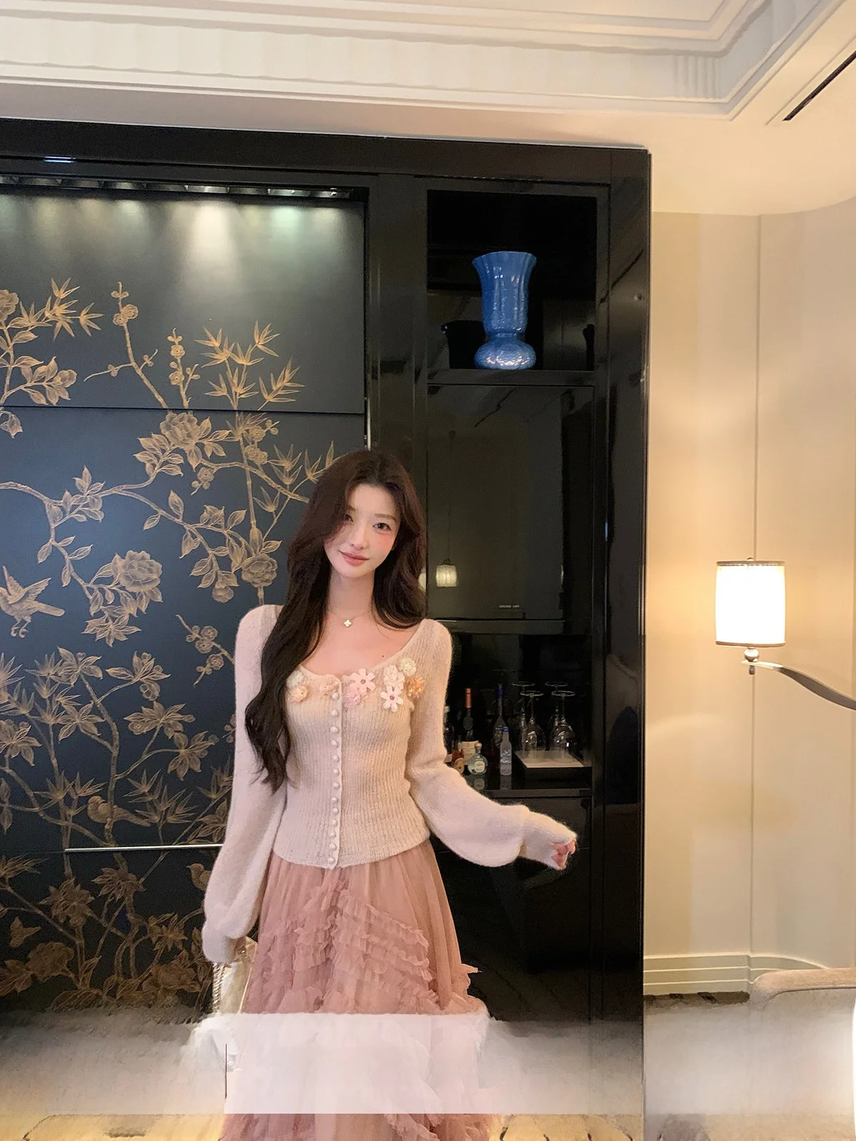 

Вязаный кардиган Yoyozhang для женщин: приталенный, универсальный, с V-образным вырезом, длинными рукавами, розовый, с цветочным узором, для повседневной носки