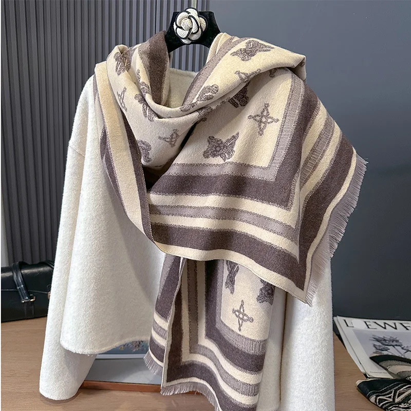 Luxury brand women\'s scarf bear pattern print comfortable cashmere feel winter warm shawl scarves