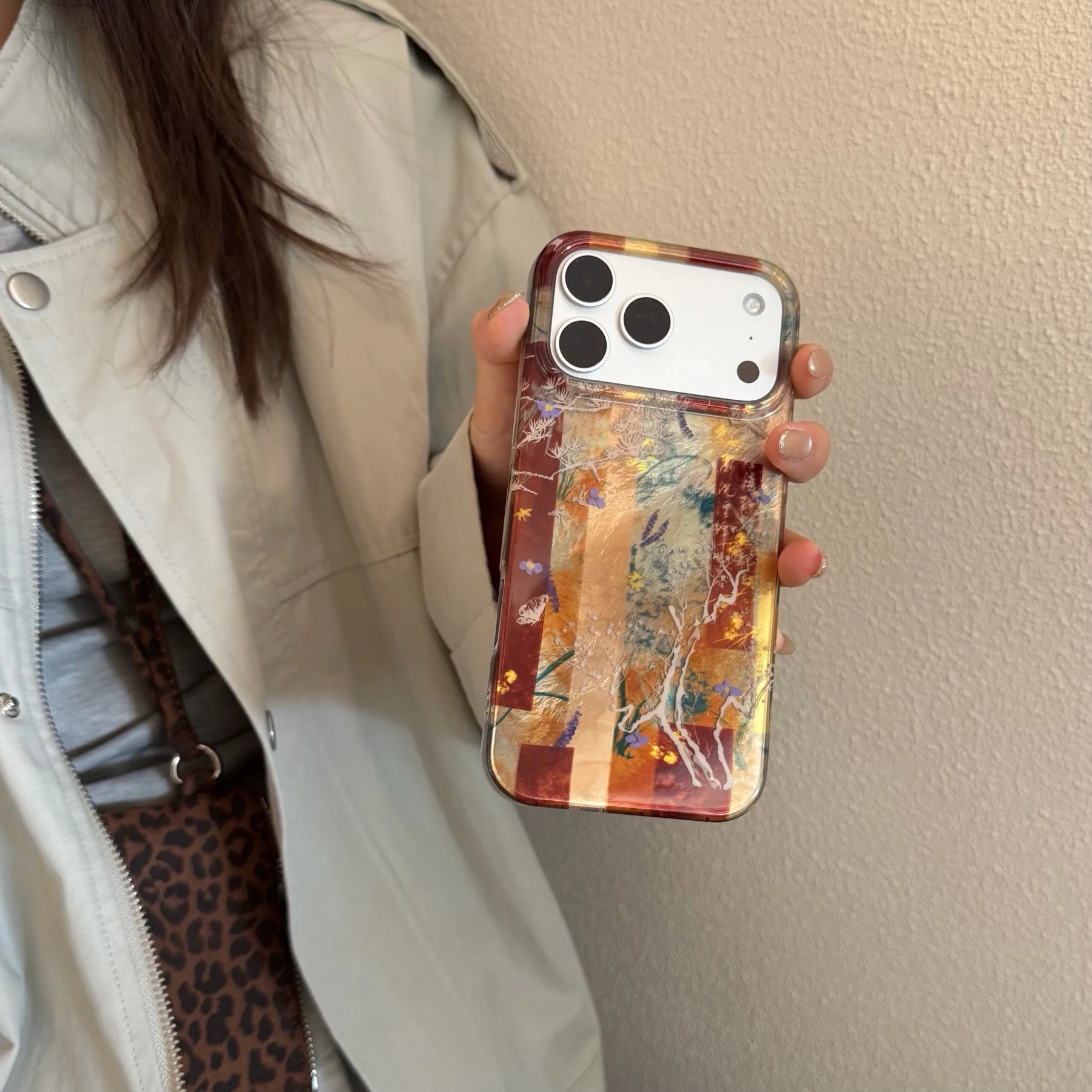 Orientalische, kunstvolle, florale Retro-Handyhülle mit aufwendigen Pflanzen- und Schmetterlingsmotiven für iPhone 18 17 16 15 14 13 Pro Max Rückseiten-Handyhülle Capa – Detail 5