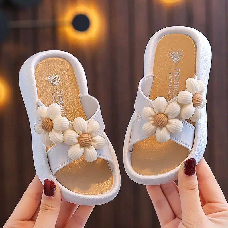 Childrens Slippers for Summer 2024 Girls Wearing Cute Sandals Princess Soft Soles, Outdoor Girls Wearing Sandals