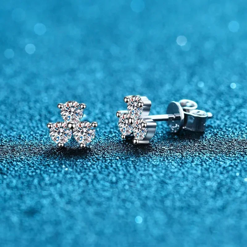 PT950 Platinum Lady Clover Style Stud Earrings, 0.6ct D Color Vvs1 Sparkling Moissanite Poplar Fresh and Simple Daily Jewelry