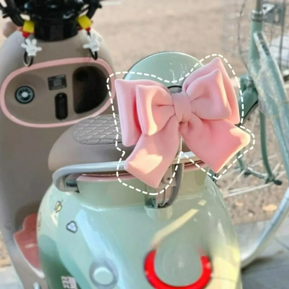 

Декоративная подвеска с хвостом мотоцикла с клеем, сильная адсорбционная подвеска с бантом, подходящая для мотоциклов, мотоциклов и автомобилей