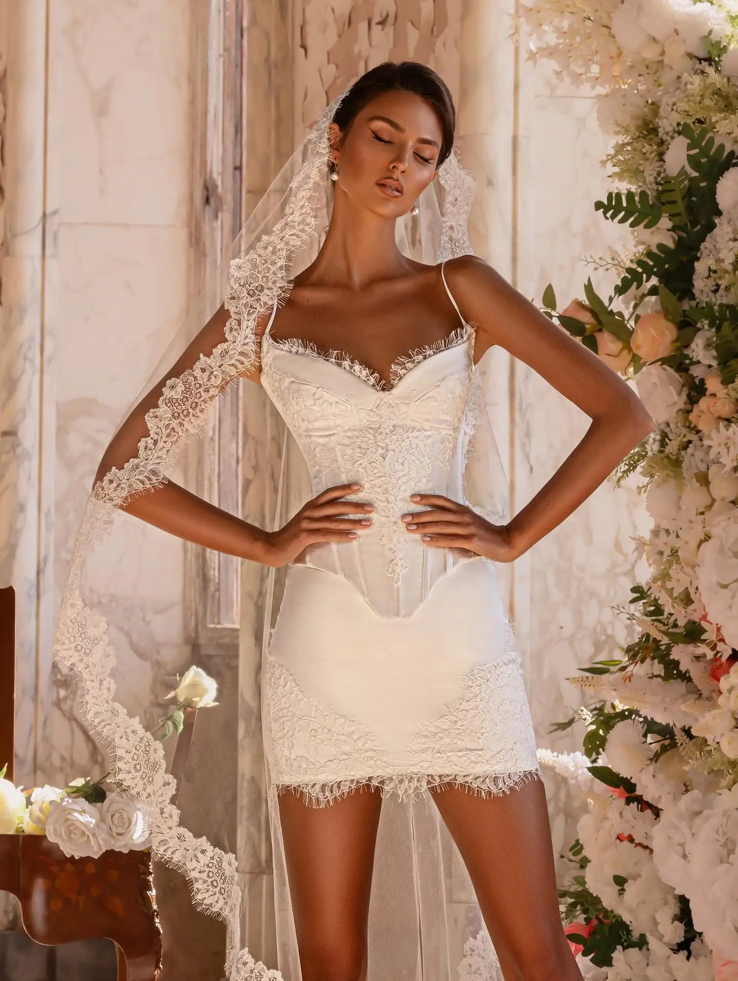 فستان زفاف قصير أنيق من الدانتيل الأبيض لعام 2025 مع حجاب طويل مشد خلفي حورية البحر لحفلات الزفاف وحفلات الكوكتيل حسب الطلب #2