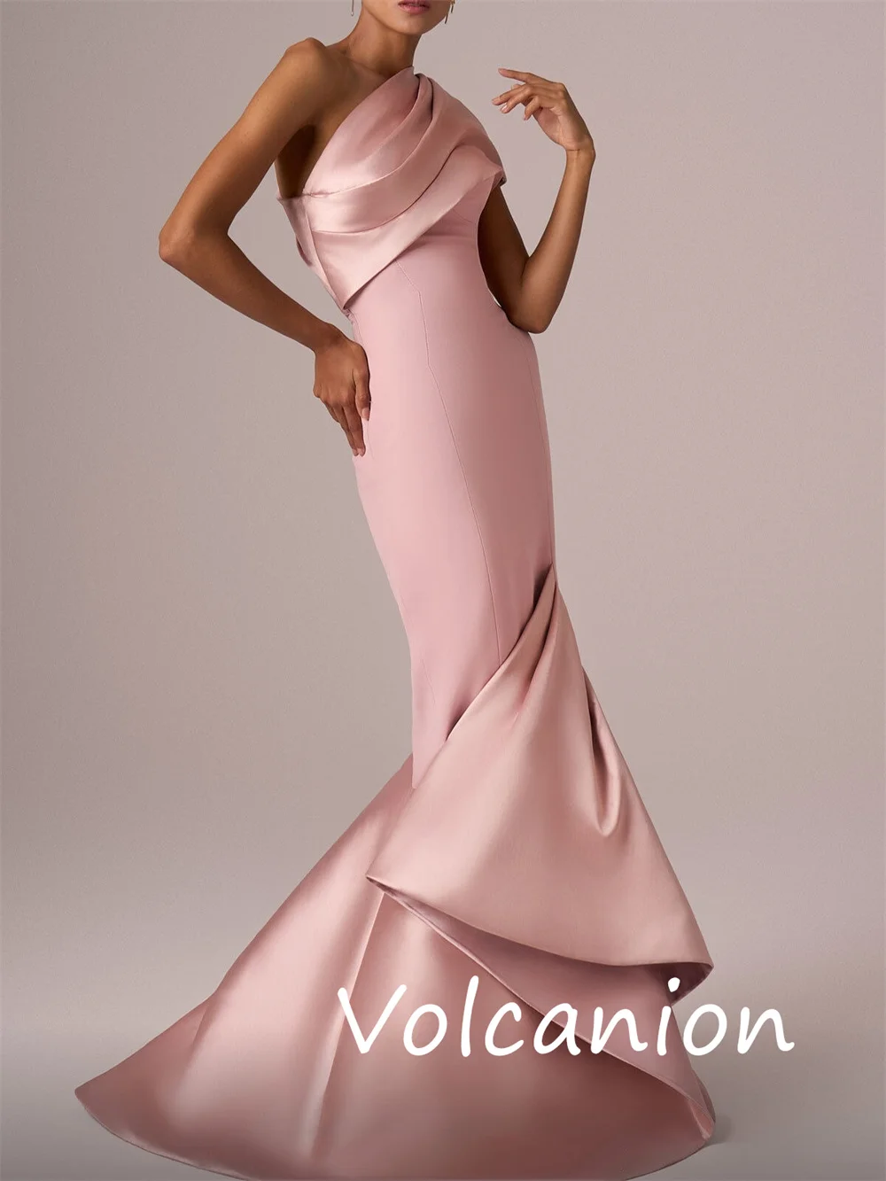 Maßgeschneiderte elegante Charmeuse-Falten-Trompeten-One-Shoulder-lange Kleider für maßgeschneiderte Anlässe, hochwertige Passform