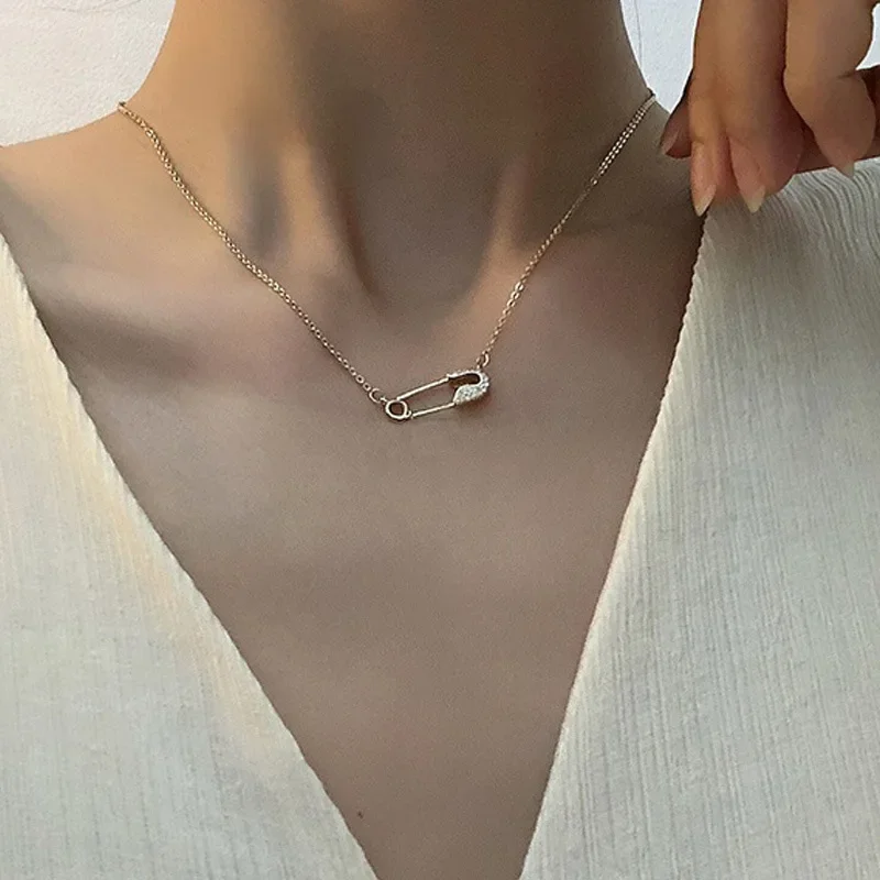 

Temperament Paper Clip Pendant Necklaces for Women Inlaid Zircon Clavicle Chain Chokers Female Vintage Jewelry Gifts Kpop