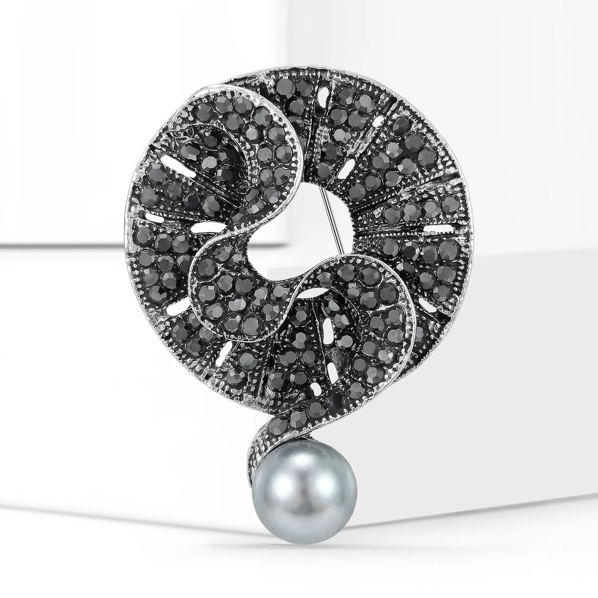 1PC Retro Full Paved Black Crystal Swirl Brooch Gray Pearl Drop Antique Silvery Pin Badge Elegant Formal Dress Coat Accessories