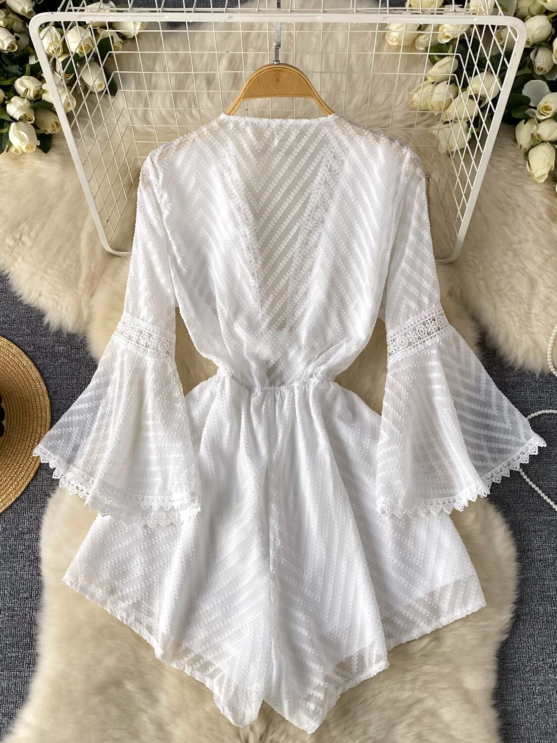 Foamlina-ملابس نسائية مثيرة مجوفة ، رقبة حرف V عميقة ، أكمام مضيئة ، شورت واسع الساق ، زخارف دانتيل زهرية ، شورت بفيونكة ، صيف