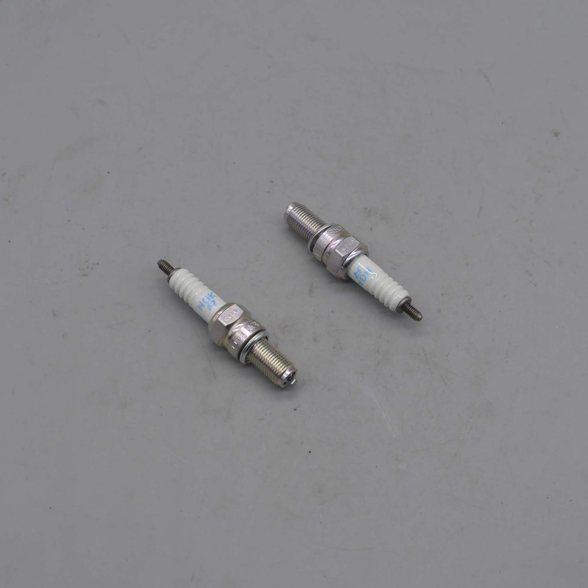 250cc 600cc spark plug for NGK CR8E CR7E QJIANG Benelli  stels TNT25 TNT BN 25 250 300 302 600 leoncino 250 500 TRK502 502x 502