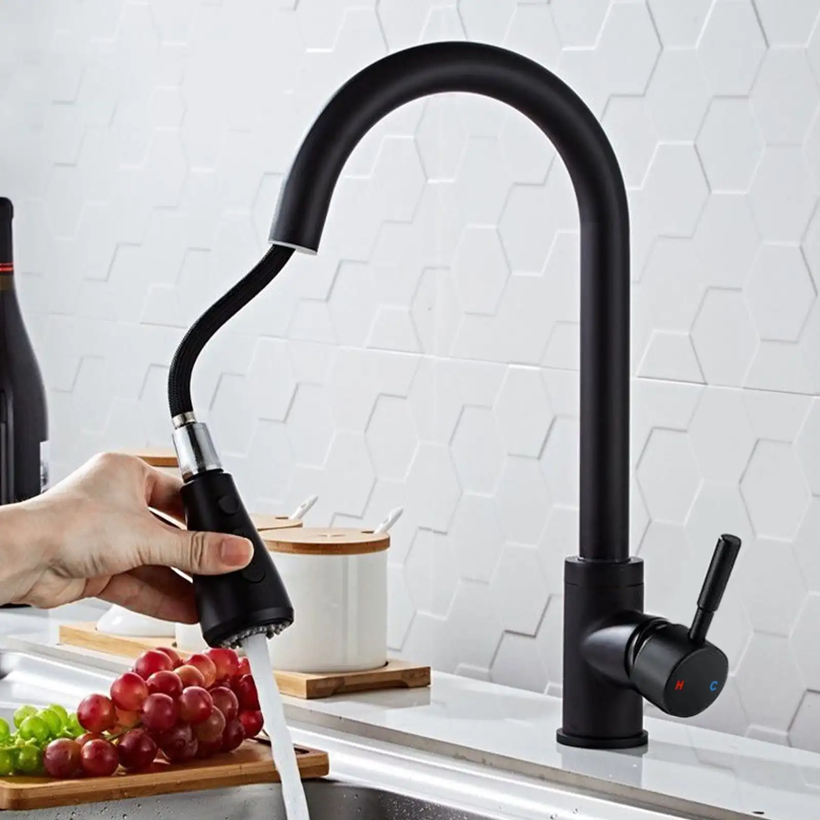 

Kitchen Faucet with Pull Down Sprayer, Kitchen Sink Faucet with Hot And Cold Water, Two Water Flow Modes and Pause Button