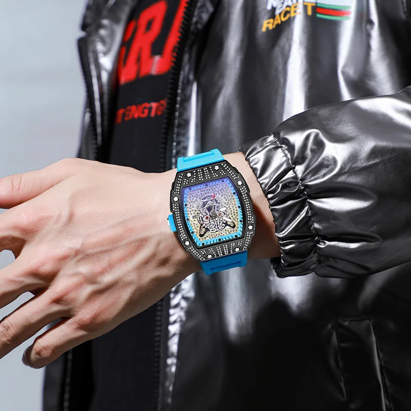 

Leopard Personalized Tonneau Hollow Diamond Quartz Watch Men Luxury Luminous Sport Fashion Rubber Watch Men Steel AAA Male Clock
