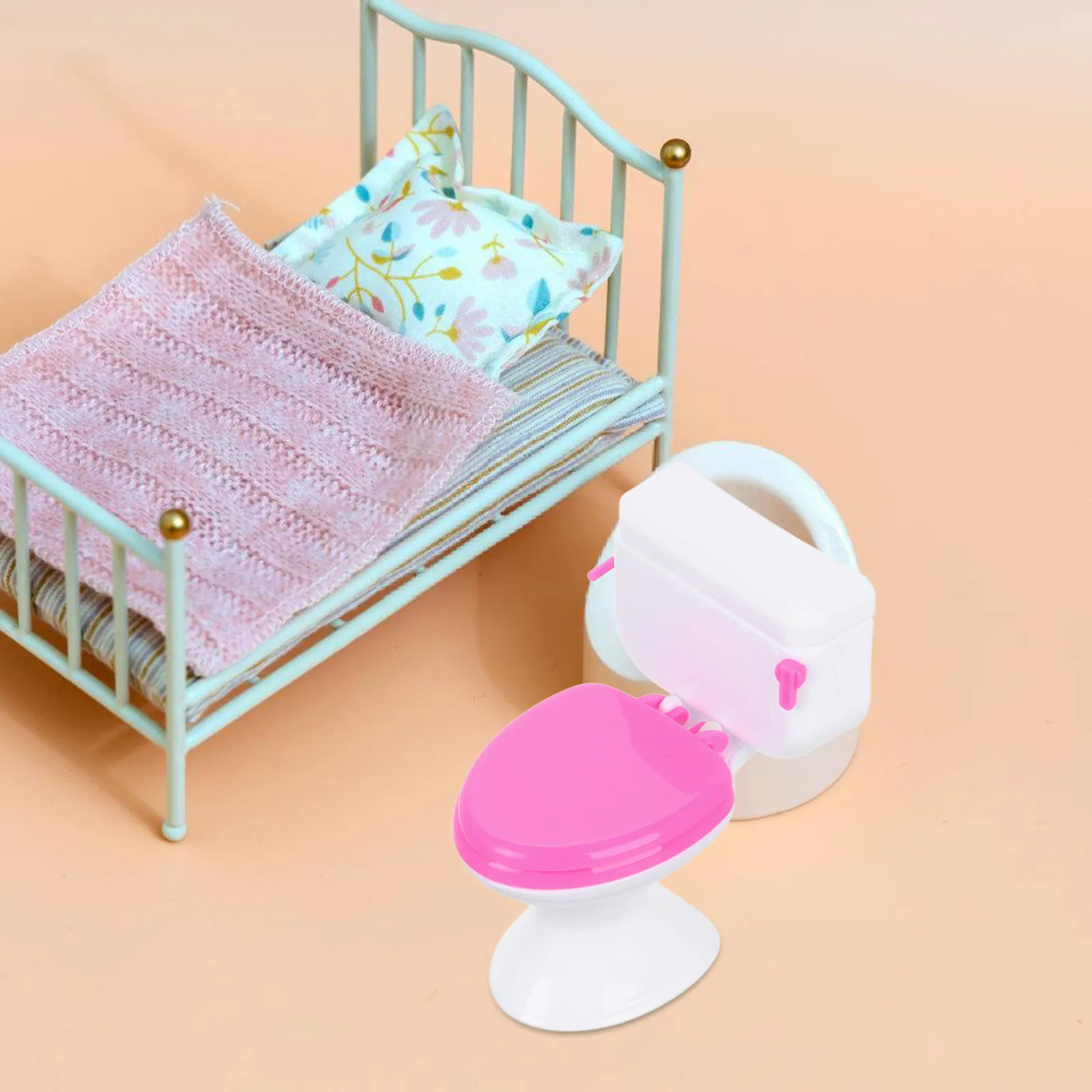 

Реалистичный миниатюрный унитаз чисто белого цвета для декора кукольного домика, улучшающий вид миниатюрных сцен ванной комнаты, износостойкий пластик, для миниатюрных домиков