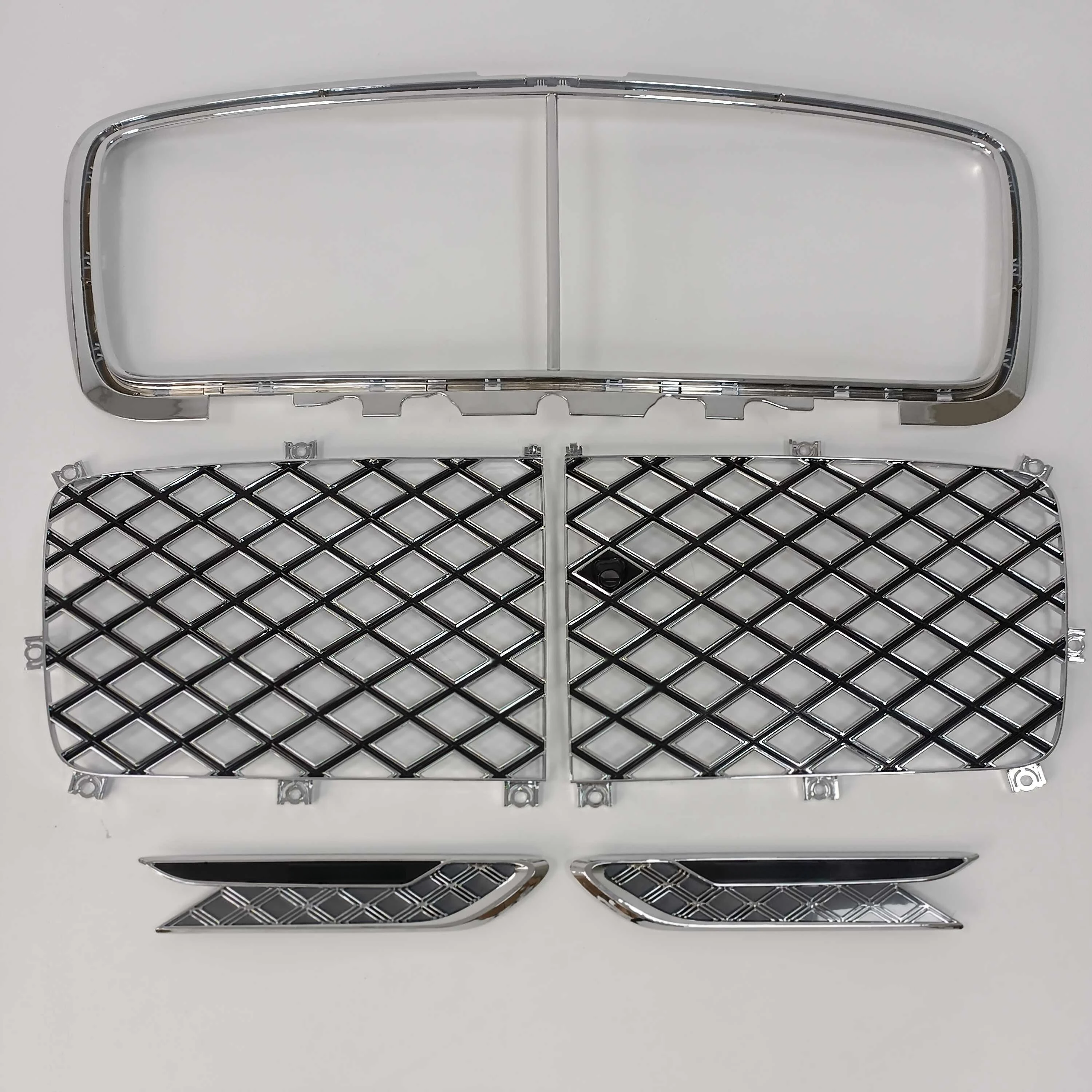 Full Custom Build With An Old-toSuitable For The Upgrade Of The Mulliner Grille Of The Flying Spur.Extreme Makeover