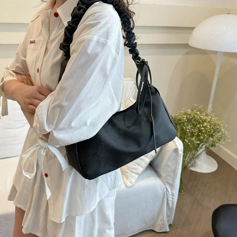 حقيبة كتف مفردة بتصميم مطوي من مادة البوليستر، حقيبة كروس ذات ملمس ناعم، حقيبة إبط ذات سعة كبيرة على الطراز القديم