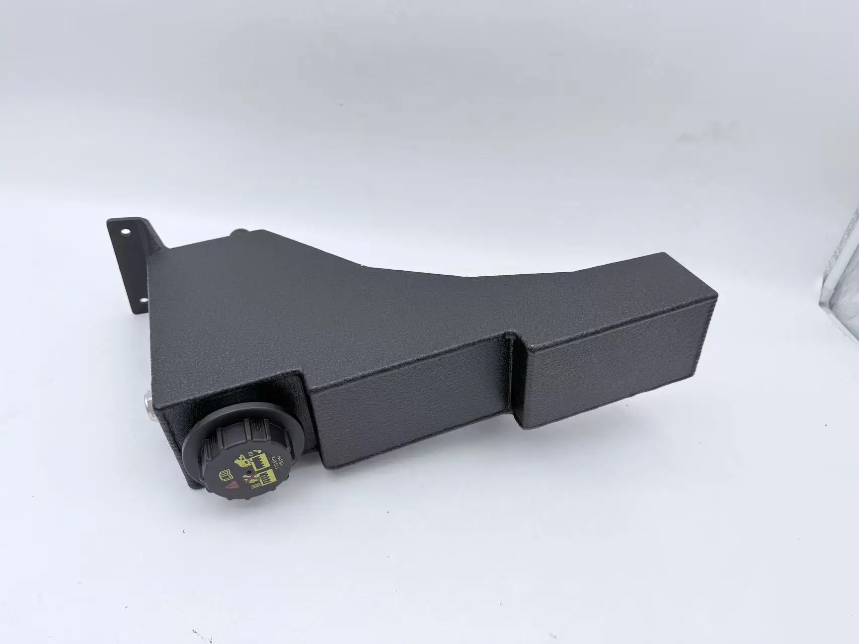 Black Aluminum Coolant Expansion Reservoir Tank For Ford F250 F350 Super Duty Excursion 99-05 Replace 2C3Z8A080AA F6DZ8100A