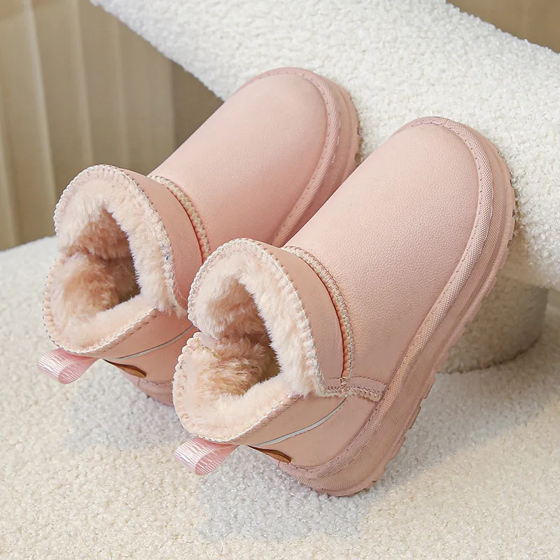 Nuovi stivali da neve invernali per ragazzi e ragazze con isolamento morbido e spesso, scarpe in cotone alla moda, antiscivolo e comode