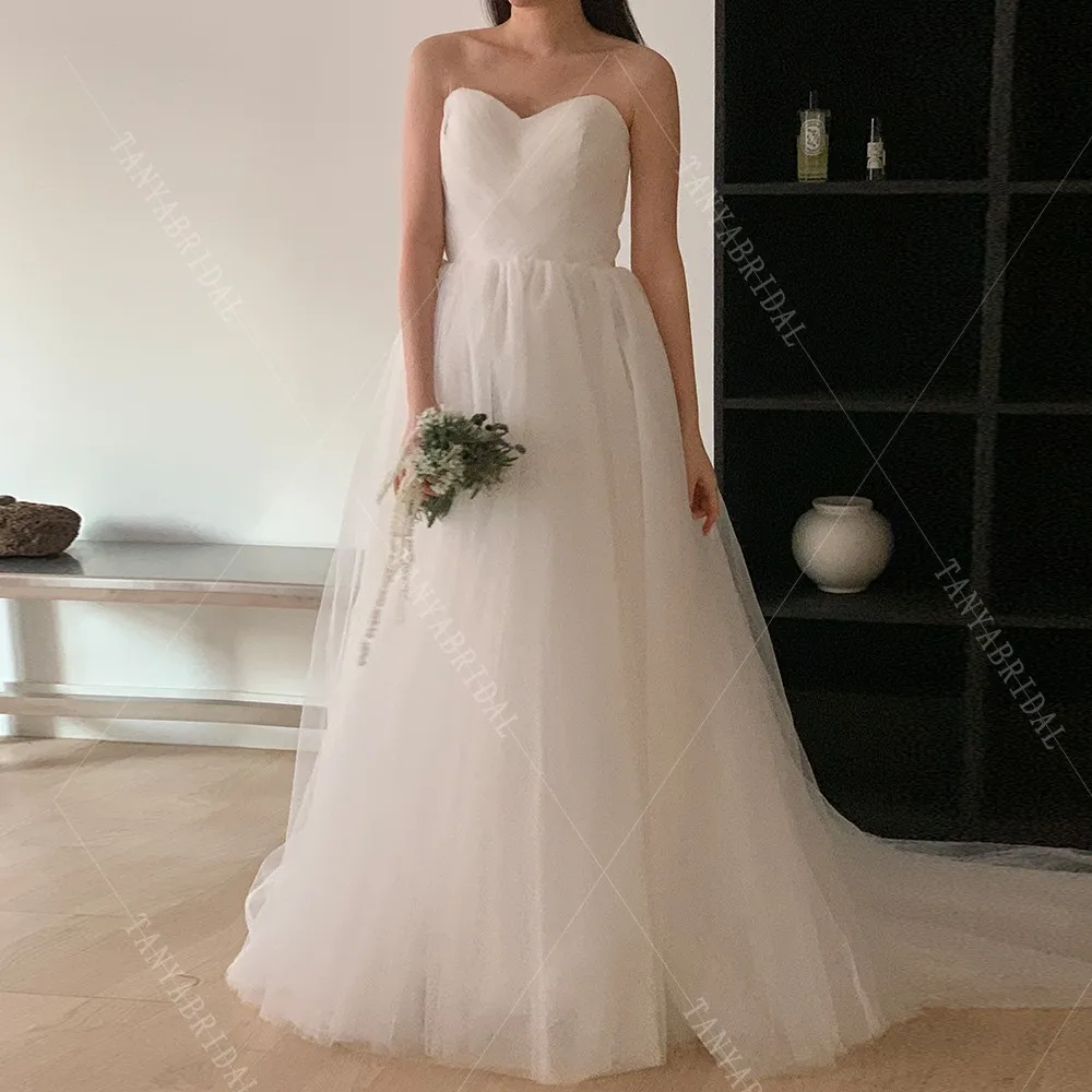 Customized Sweetheart Neck Tulle Wedding Dress With Detachable Short Sleeves Elegant A Line Sweep Train Bridal Photoshoot Dress