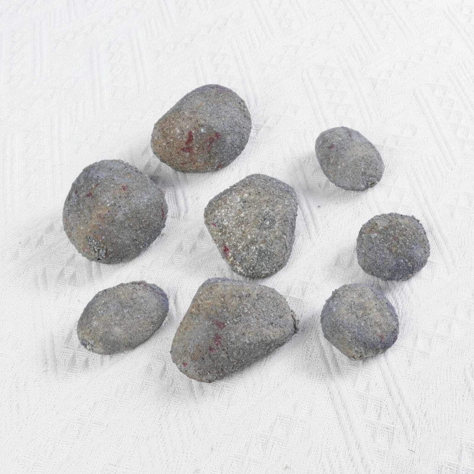 8 Pieces Artificial Pebbles Decorative Fake Pebbles Artificial Stone Rock Natural-Looking Faux Rock Weather-Resistant