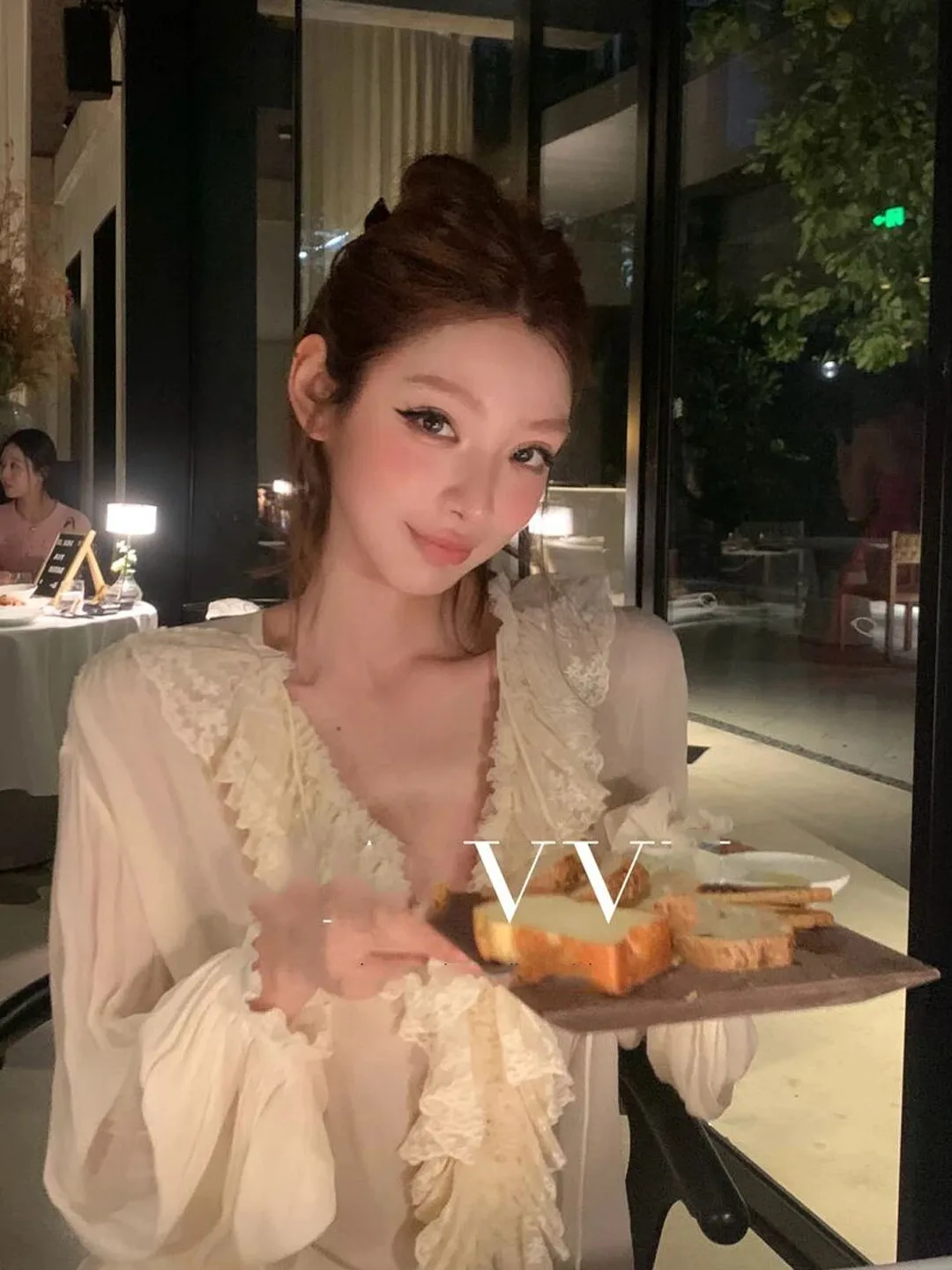 

Элегантная романтичная женская рубашка с кружевной отделкой, свободного кроя, с V-образным вырезом, повседневная, комфортная, в корейском стиле, с длинным рукавом, цветная