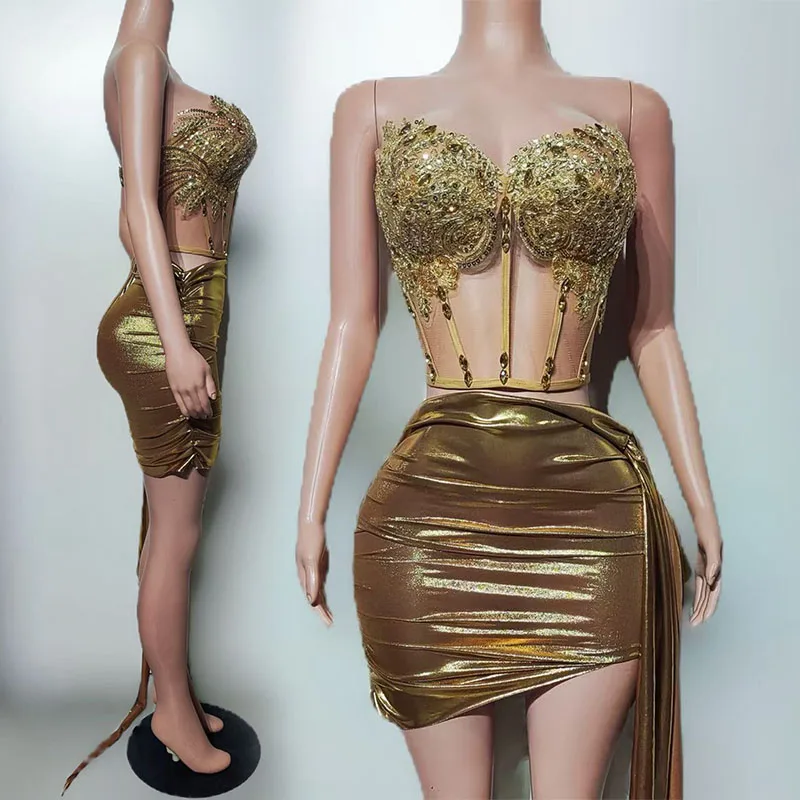 

Золотой сценический костюм для женщин, сексуальный комплект с топом и юбкой с открытыми плечами, одежда для выступлений певиц, одежда для вечеринок в ночном клубе, VDL5177