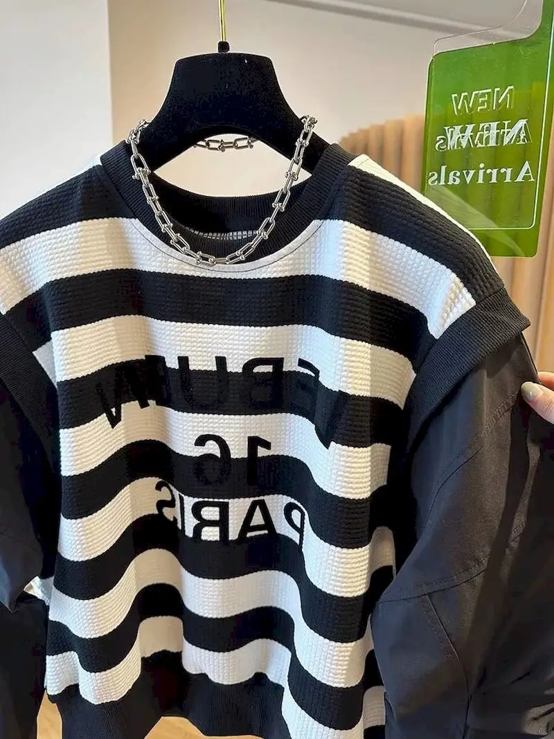 Pullover oversize moda donna nero bianco a righe Pullover di nicchia top Casual allentato falso due pezzi manica lunga Tshirt autunno