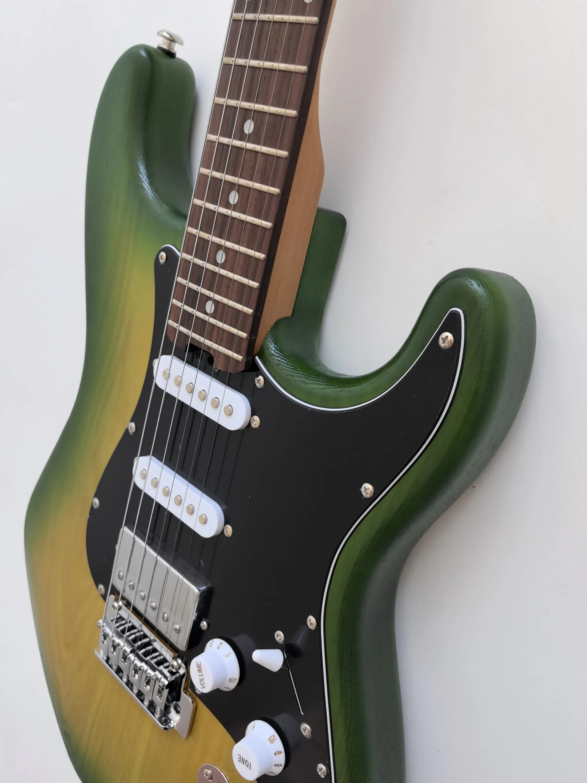 Fabriek Direct, Matte Groene Cirkel Geel St 6 Snarige Essenhout Elektrische Gitaar, Palissander Toets, Achterste Vergrendelingsstring Knoppen 。