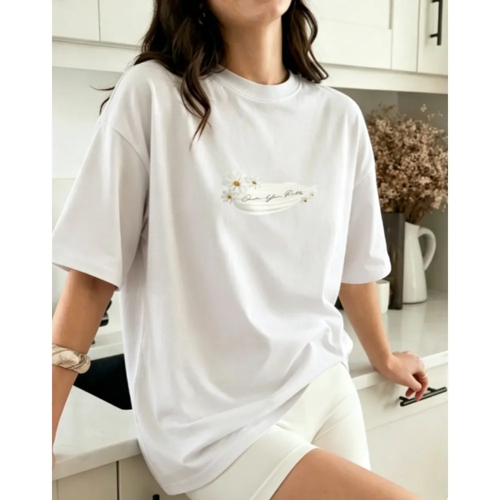 Women Vintage Daisy Flower Graphic Tee, Loose Fit Crew Neck Short Sleeve T Shirt, Casual Daily Wear Top Multiple Colors Optional