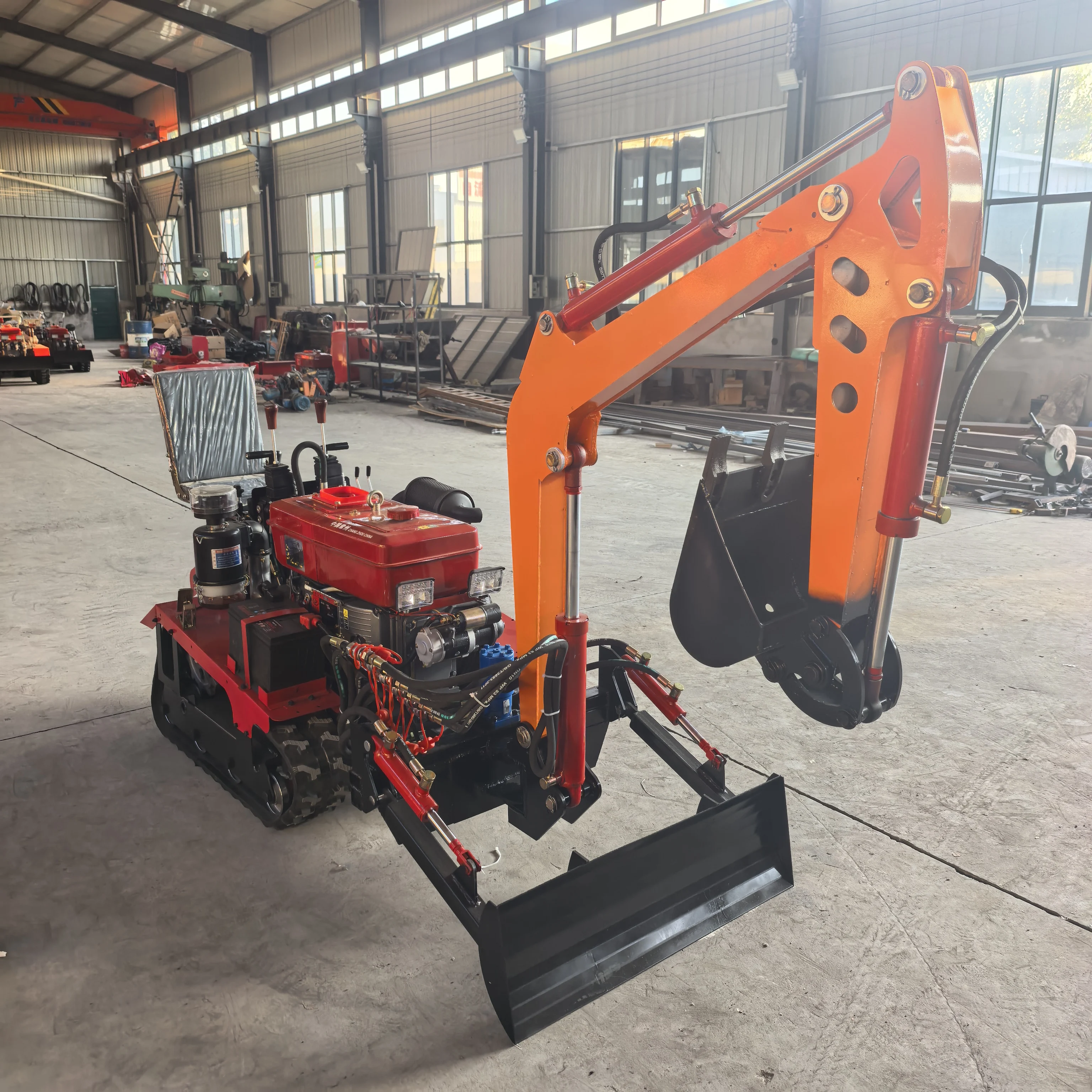 40 Horsepower Single Cylindere Multifunctional Agricultural Tracked Micro Tiller Mini Walking Tracto view 4
