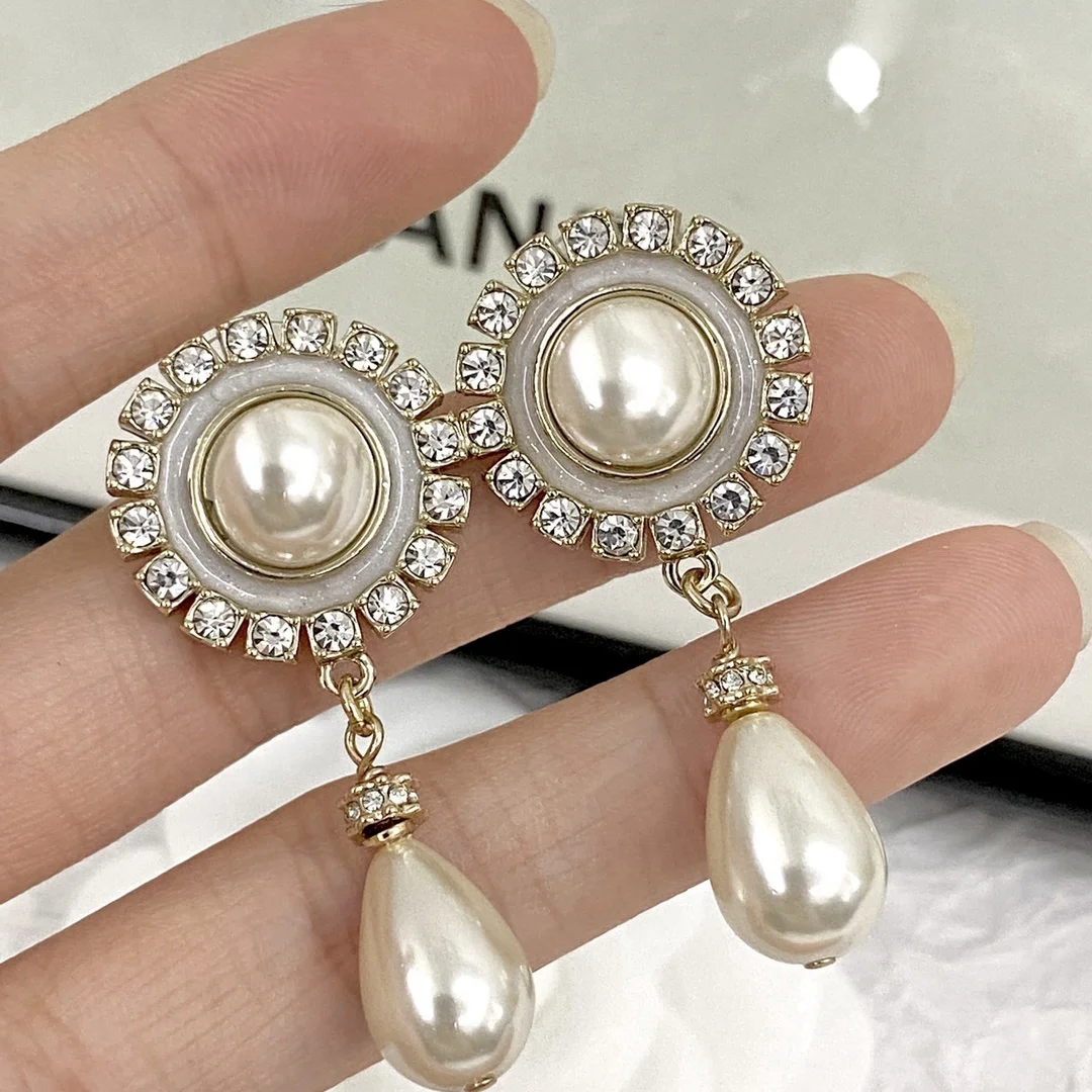 

Fashion exquisite trend new rhinestone white sunflower design earrings