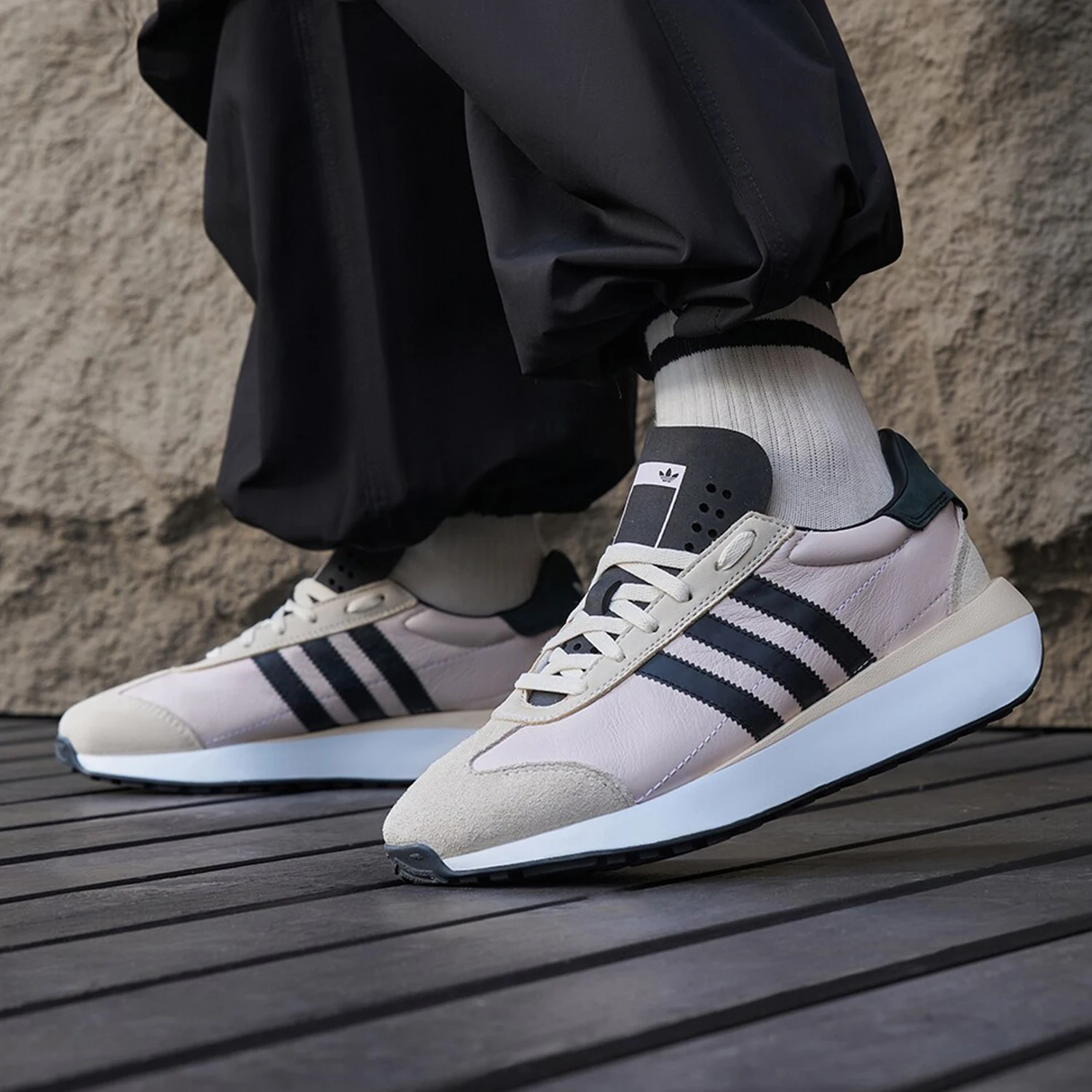 

Adidas Genuine COUNTRY XLG W Unisex Classic Retro Running Shoes IF9283