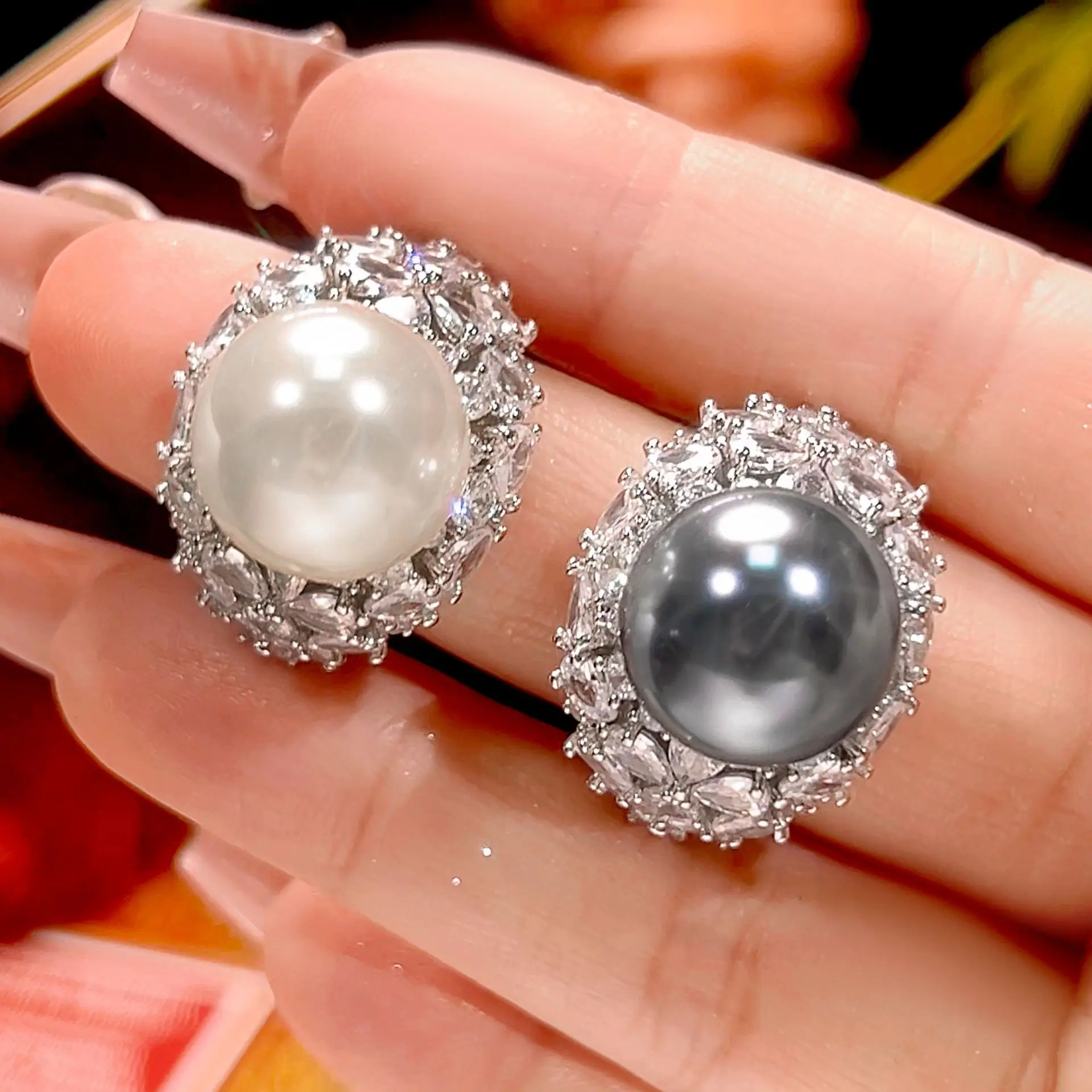 

Luxury Adjustable Pearl Ring for Women Round White Black Pearl Halo CZ Crystal Statement Wedding Party Cocktail Jewelry Gift