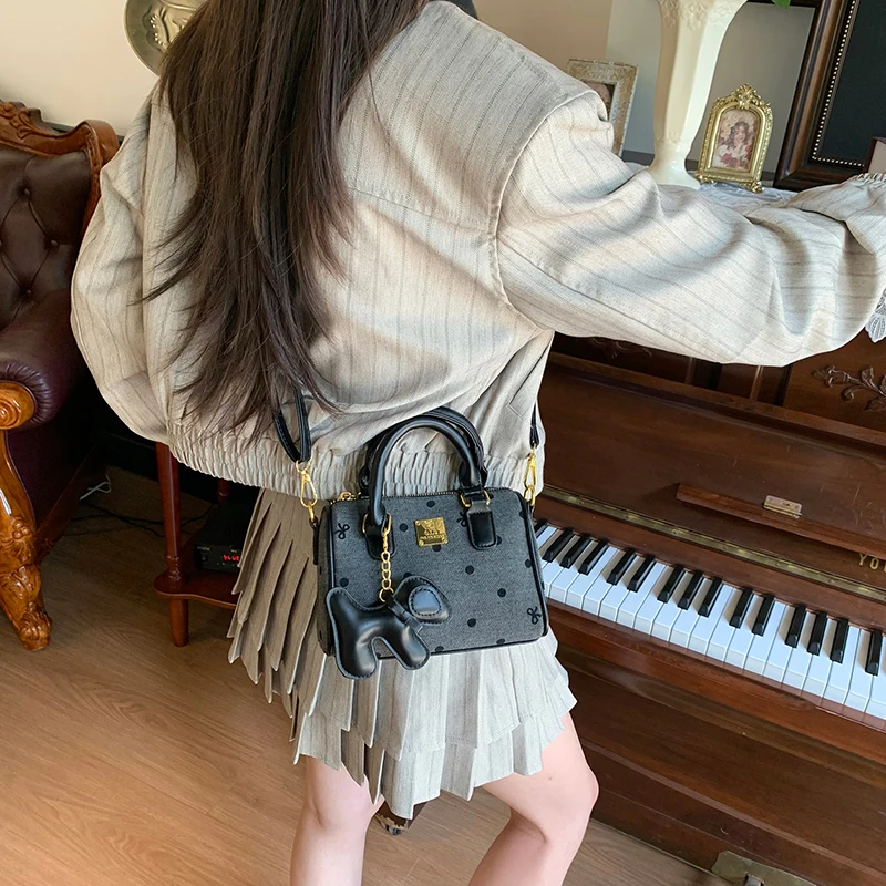 

Chic Ladies Leather Crossbody Bag, Fashionable Tote Bags For Women, Famous Designer Shoulder Handbag Elegant Popular