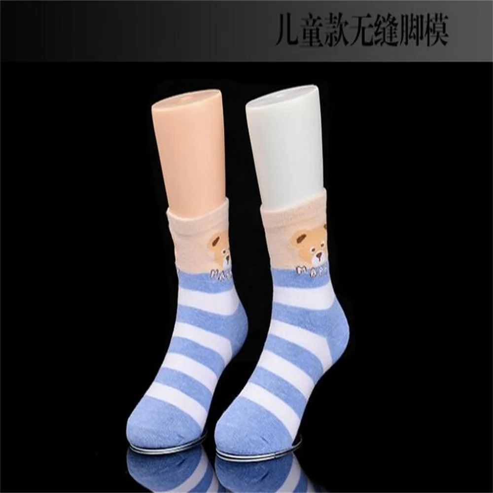 

Plastic Child Feet Mannequin, Excellent to Display Socks, Socks Value Sale, 5-10 Month Old Leg Foot, 15*11cm, M00537, 1Pair