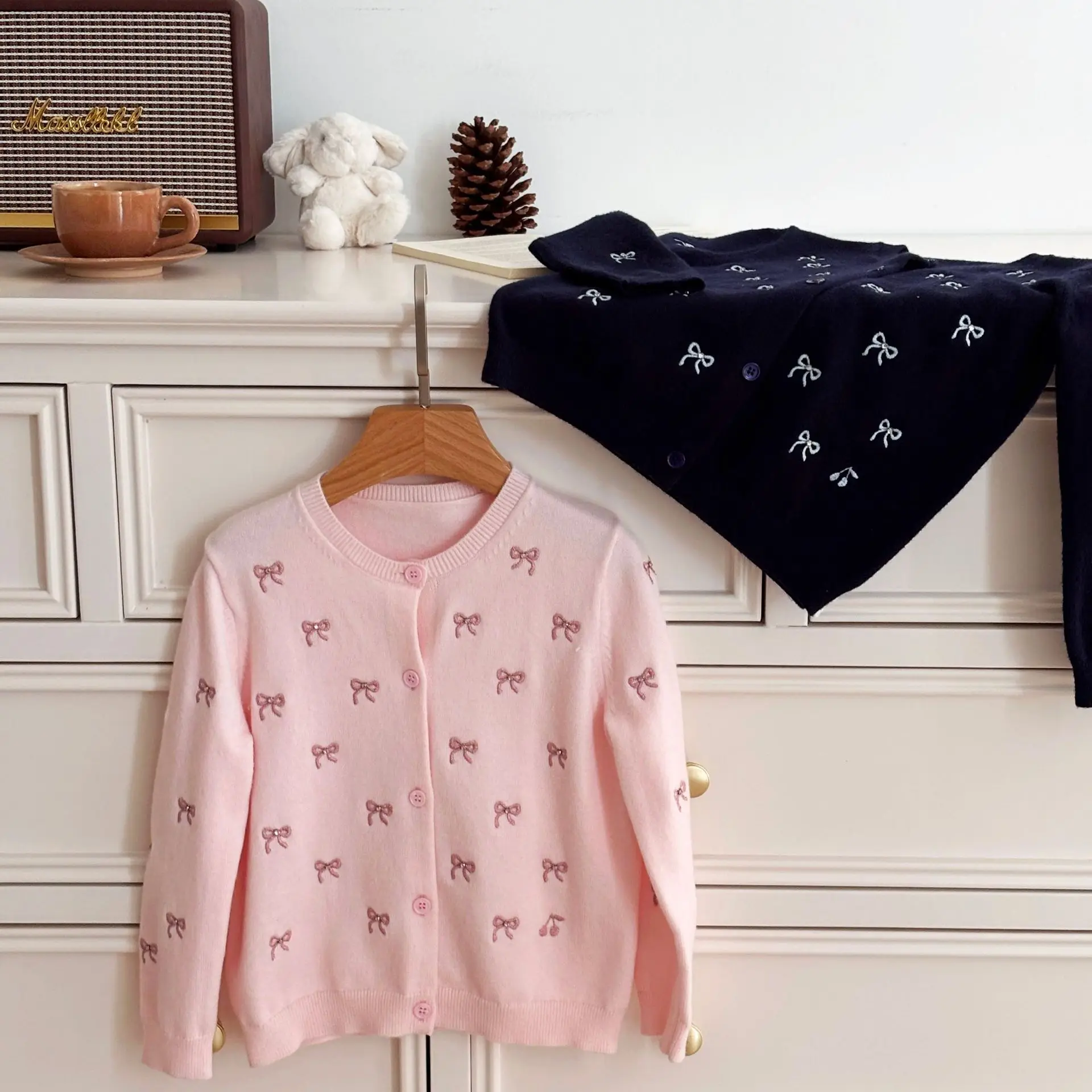 

25. зимний новый шерстяной вязаный кардиган для девочек, свитер с милым бантом, утолщенный теплый кардиган с бриллиантами для ногтей