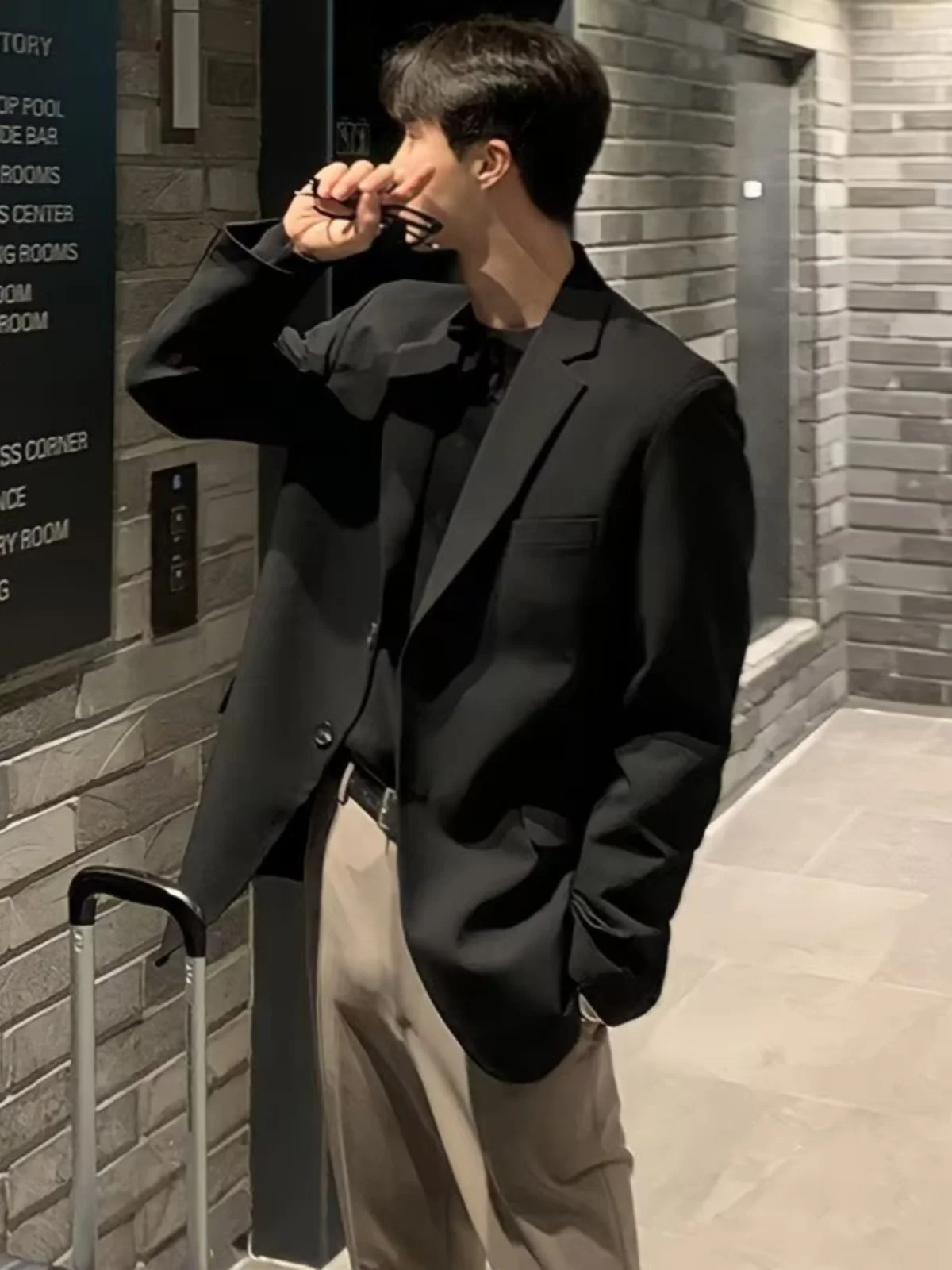 

Мужской повседневный костюм в неаполитанском стиле с наплечниками, модная весенне-осенняя одежда, приталенный крой, удлиненный рукав