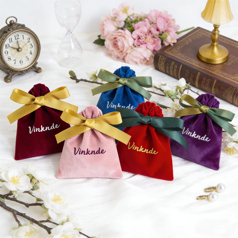 

100PC Custom Logo 7x9cm Velvet Drawstring Jewelry Pouch Dust Bag Modern Perfume Gemstone Coin Green Gift Bags with Smooth Ribbon