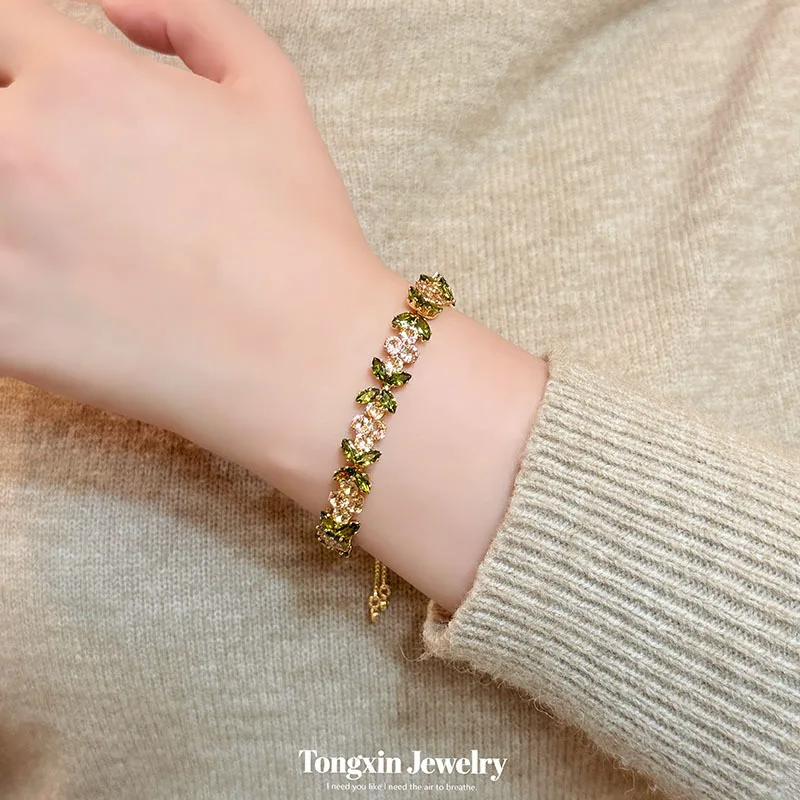 Green round flower zircon bracelet light luxury senior sense bracelet sweet temperament hundred hand ornaments