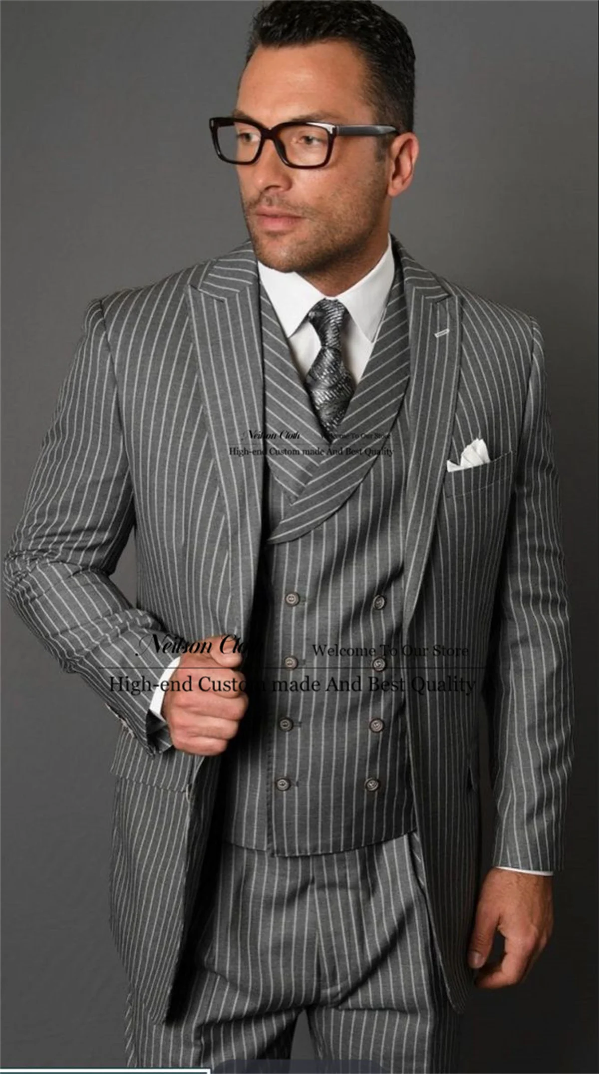 

Grey Stripe Male Prom Blazers 3 Pcs Sets Vest Double Breasted Groom Wedding Tuxedos Customized Peaked Lapel Terno Masculino