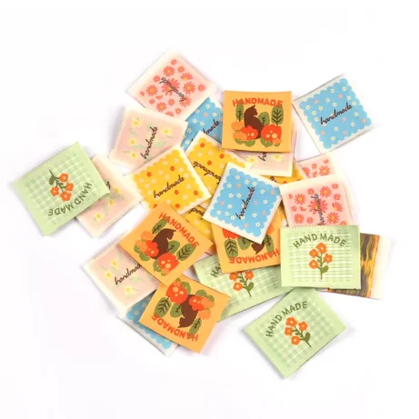 

Cute Flower Pattern Handmade Fabric Clothing Collar Labels with Folded Edges DIY 30 Pieces per Package