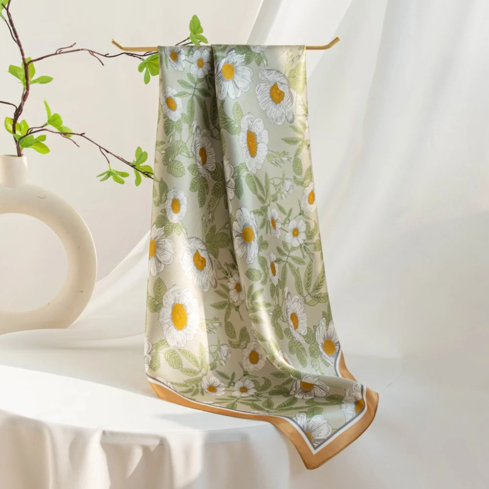 

2025 New Spring French Style 100% Mulberry Silk Scarf Women's Daisy Print Elegant Fashion Square Silk Scarf Versatile Accessory
