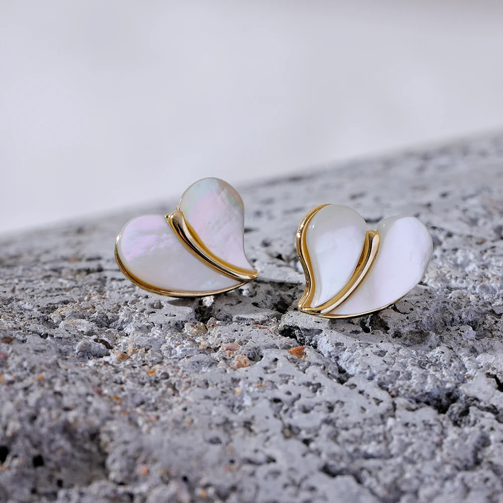 

Mchic Exquisite Natural Shell Heart Love Stud Earrings for Women Popular Copper Attractive Romantic Jewelry серьги 2024 тренд